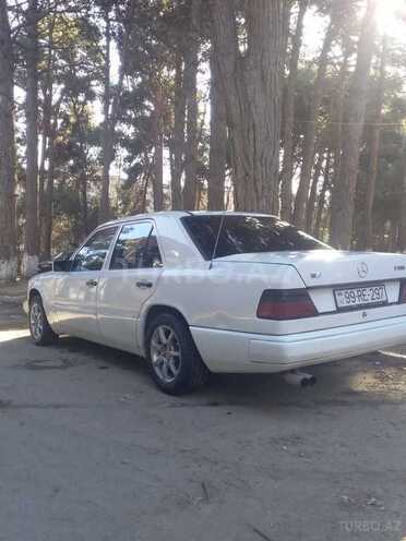 Mercedes E 260 1988, 300,000 km - 2.6 л - Bakı