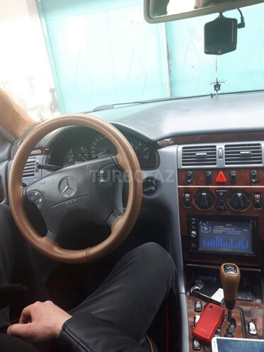 Mercedes E 220 2000, 377,000 km - 2.2 l - Gəncə