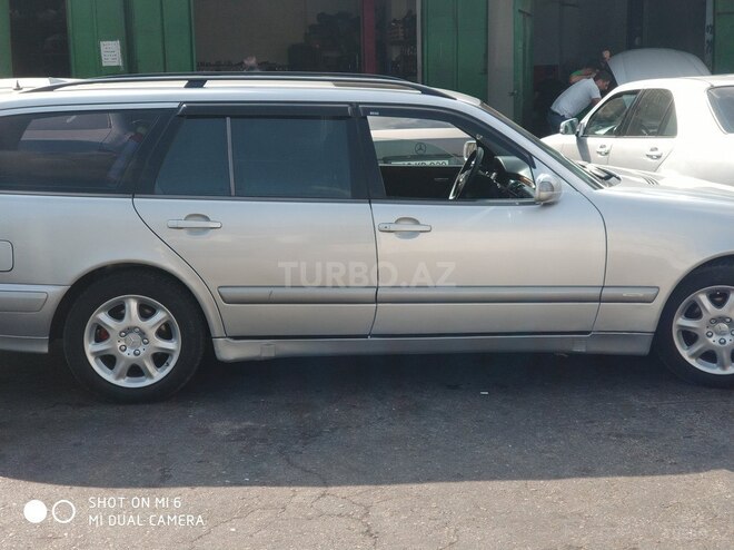 Mercedes E 220 2000, 302,000 km - 2.2 l - Bakı