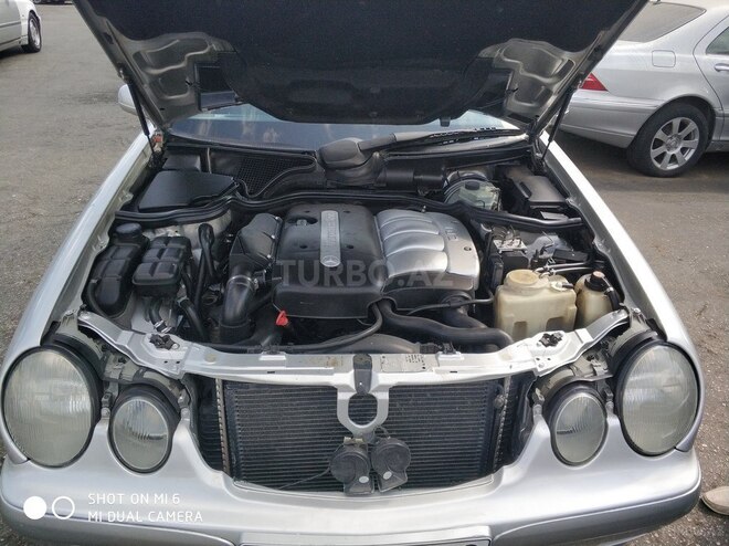Mercedes E 220 2000, 302,000 km - 2.2 l - Bakı