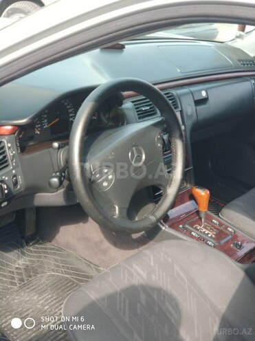Mercedes E 220 2000, 302,000 km - 2.2 l - Bakı