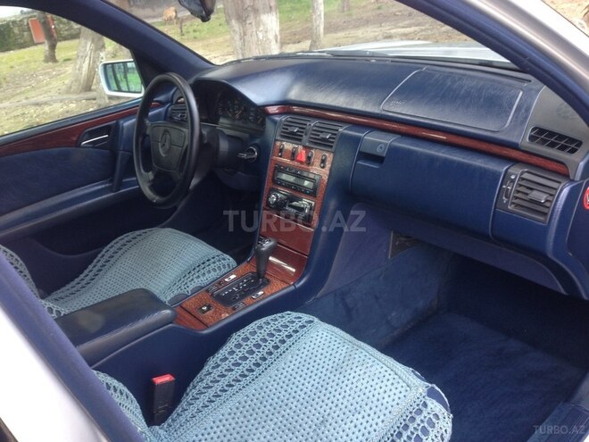 Mercedes E 200 1996, 272,000 km - 2.0 l - Bakı