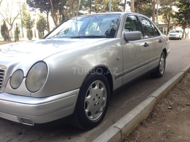 Mercedes E 200 1996, 272,000 km - 2.0 l - Bakı