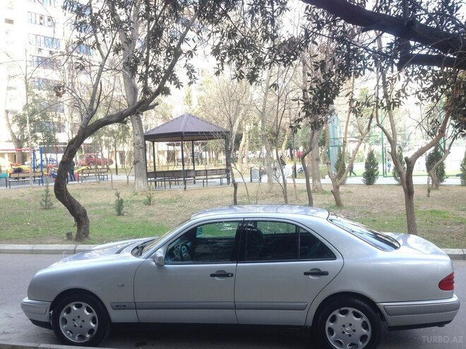 Mercedes E 200 1996, 272,000 km - 2.0 l - Bakı