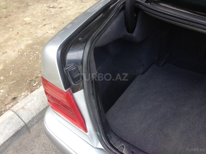 Mercedes E 200 1996, 272,000 km - 2.0 l - Bakı
