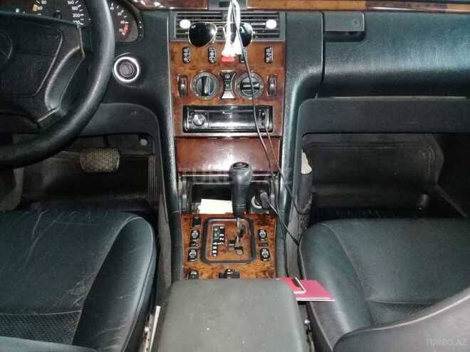 Mercedes E 240 1998, 352,423 km - 2.4 l - Zaqatala