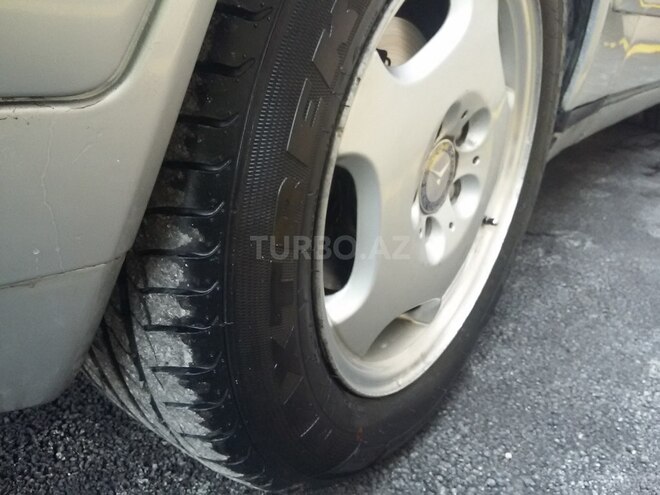 Mercedes E 230 1995, 218,500 km - 2.3 л - Bakı