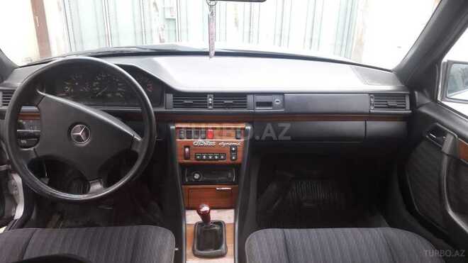 Mercedes E 200 1992, 330,359 km - 2.0 l - Bakı