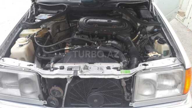 Mercedes E 200 1992, 330,359 km - 2.0 l - Bakı