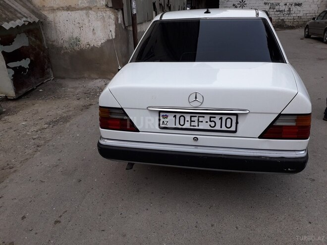 Mercedes E 230 1991, 299,290 km - 2.3 l - Bakı