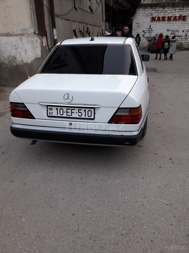 Mercedes E 230 1991, 299,290 km - 2.3 l - Bakı