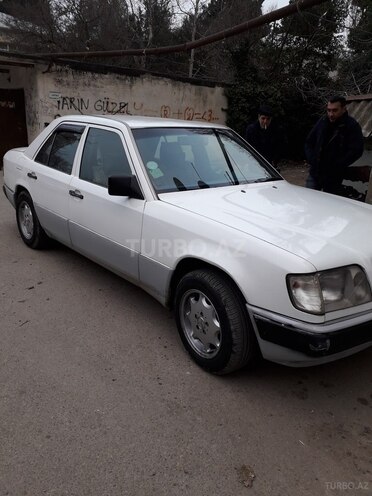 Mercedes E 230 1991, 299,290 km - 2.3 l - Bakı