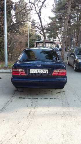 Mercedes E 220 2000, 295,000 km - 2.2 л - Sumqayıt