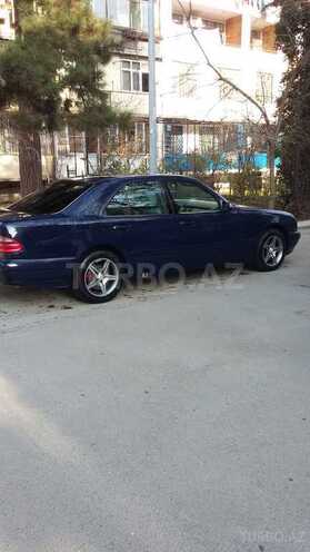 Mercedes E 220 2000, 295,000 km - 2.2 л - Sumqayıt