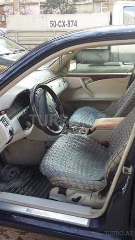 Mercedes E 220 2000, 295,000 km - 2.2 л - Sumqayıt