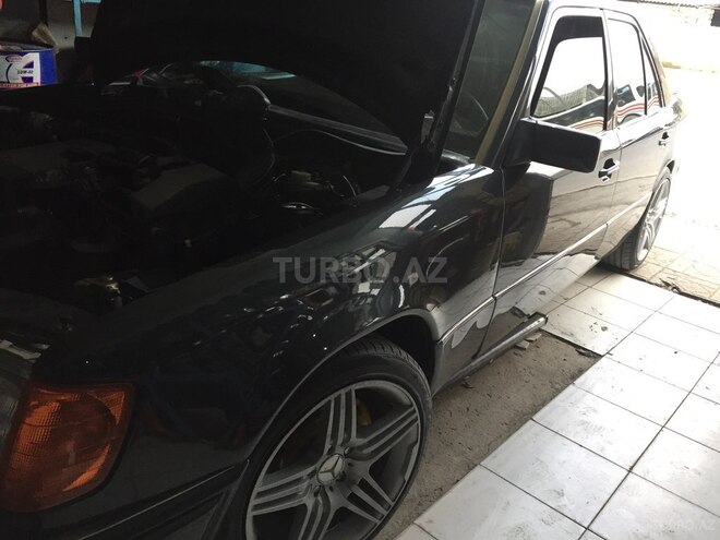 Mercedes E 200 1993, 279,900 km - 2.0 л - Bakı