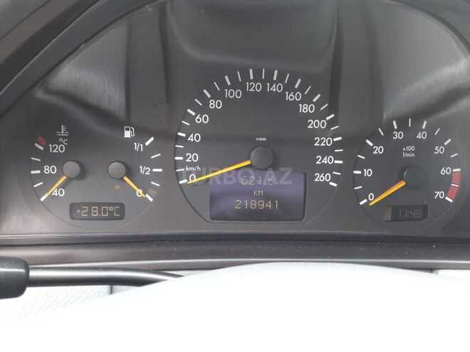 Mercedes E 240 2001, 218,941 km - 2.6 l - Bakı