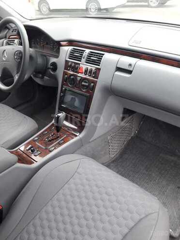 Mercedes E 240 2001, 218,941 km - 2.6 l - Bakı