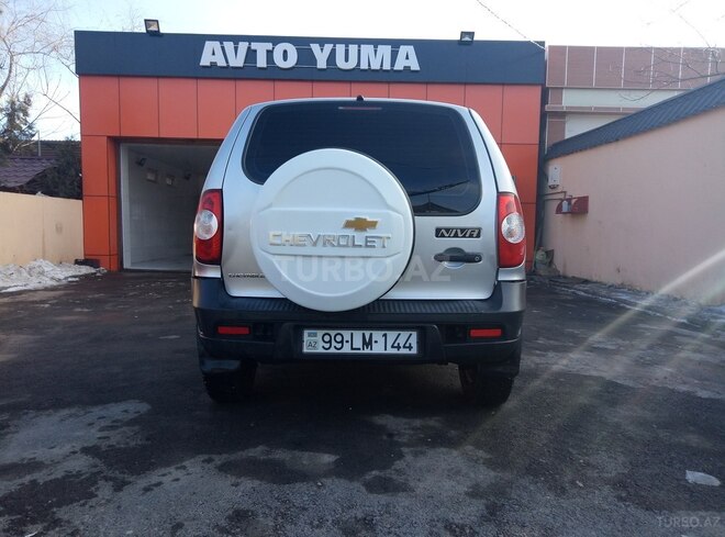 Chevrolet Niva 2012, 90,000 km - 1.7 л - Quba