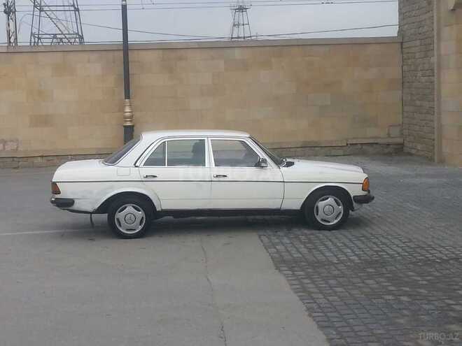 Mercedes E 300 1978, 323,653 km - 3.0 l - Bakı