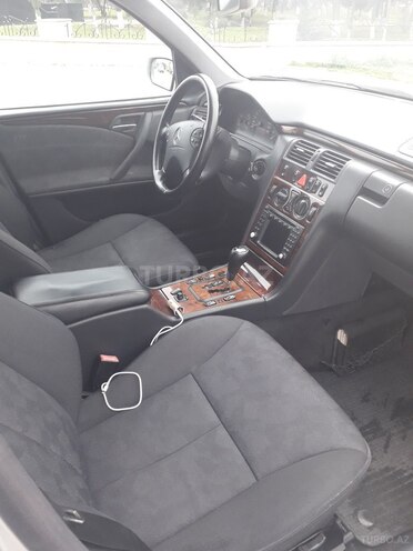 Mercedes E 240 1999, 296,500 km - 2.4 l - Bakı