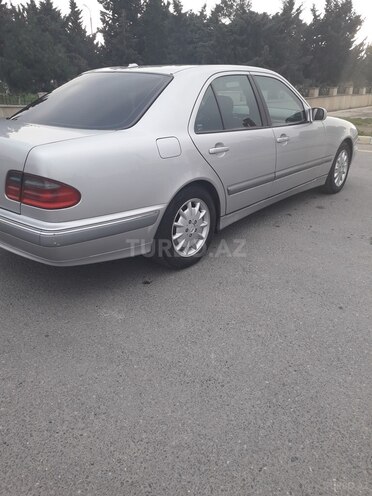 Mercedes E 240 1999, 296,500 km - 2.4 l - Bakı