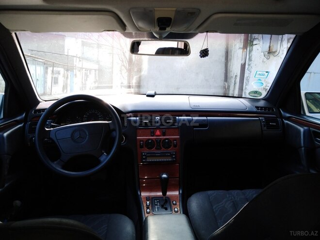 Mercedes E 240 1998, 265,000 km - 2.4 l - Bakı