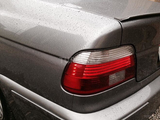 BMW 525 2001, 320,000 km - 2.5 l - Bakı