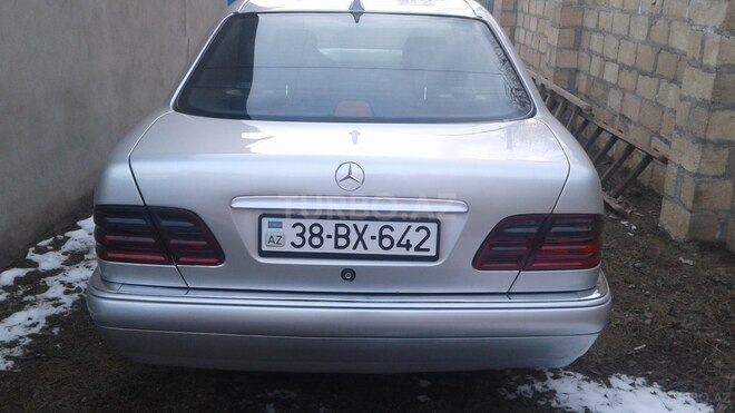 Mercedes E 240 1998, 290,000 km - 2.4 l - Qusar
