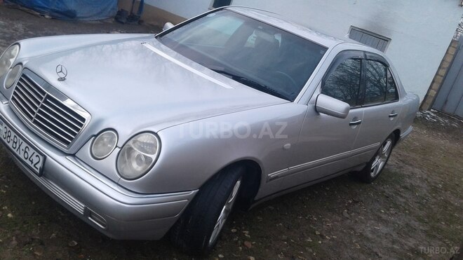 Mercedes E 240 1998, 290,000 km - 2.4 l - Qusar