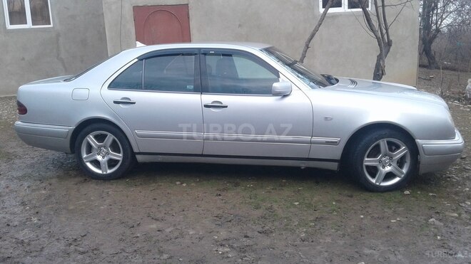 Mercedes E 240 1998, 290,000 km - 2.4 l - Qusar