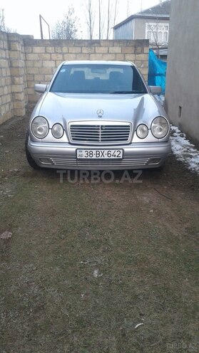 Mercedes E 240 1998, 290,000 km - 2.4 l - Qusar