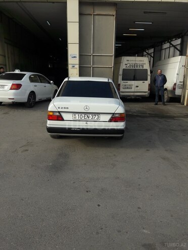 Mercedes E 200 1986, 246,389 km - 2.0 l - Bakı
