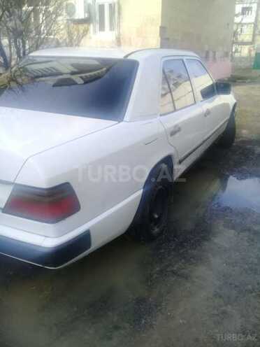 Mercedes E 230 1987, 1,000 km - 2.3 l - Şirvan