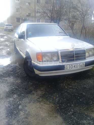 Mercedes E 230 1987, 1,000 km - 2.3 l - Şirvan