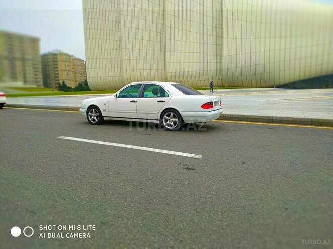 Mercedes E 200 1998, 235,000 km - 2.0 л - Bakı