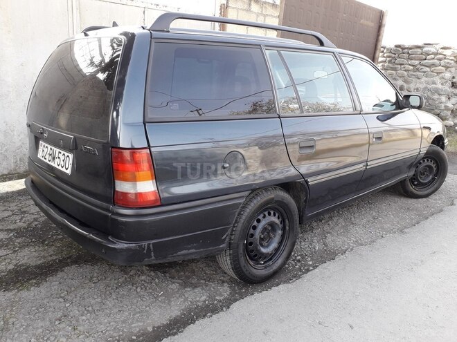 Opel Astra 1994, 368,000 km - 1.6 l - Zaqatala