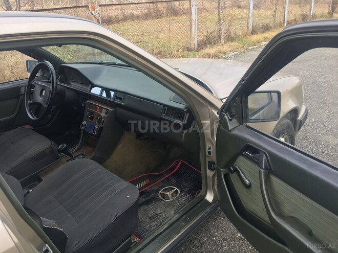 Mercedes E 230 1985, 222,322 km - 2.3 l - Şəki