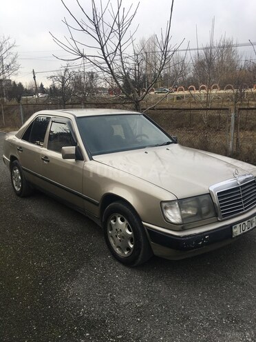 Mercedes E 230 1985, 222,322 km - 2.3 l - Şəki