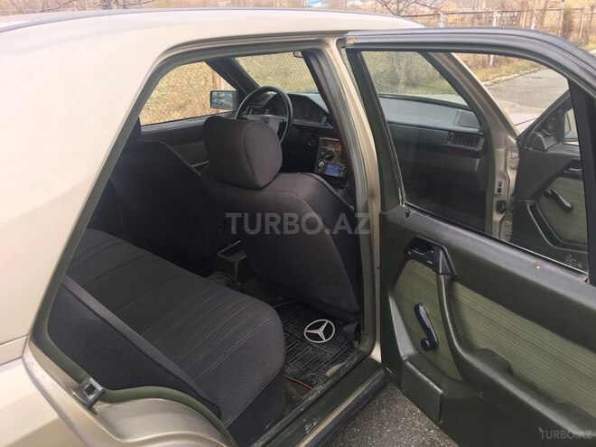 Mercedes E 230 1985, 222,322 km - 2.3 l - Şəki