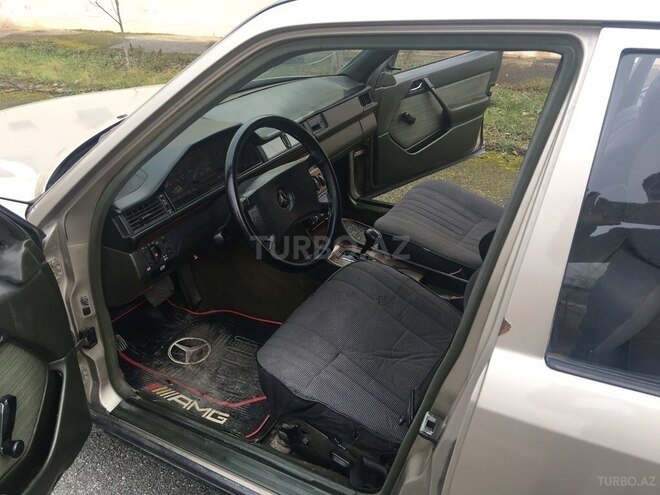 Mercedes E 230 1985, 222,322 km - 2.3 l - Şəki