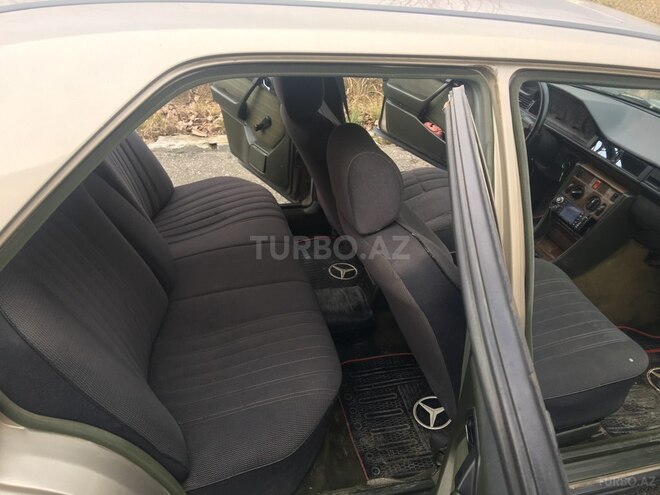 Mercedes E 230 1985, 222,322 km - 2.3 l - Şəki
