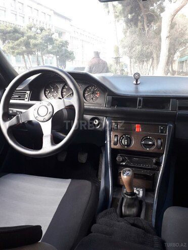 Mercedes E 230 1987, 320,000 km - 2.3 l - Bakı