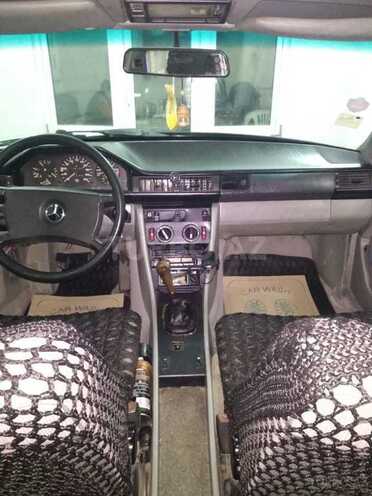 Mercedes E 200 1989, 160,000 km - 2.0 l - Bakı