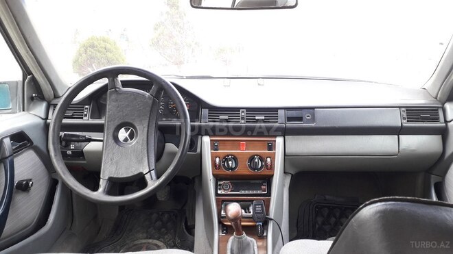 Mercedes E 300 1985, 250,756 km - 3.0 l - Bakı