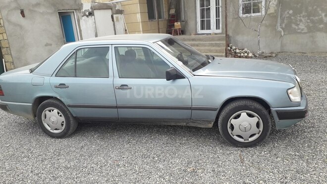 Mercedes E 300 1985, 250,756 km - 3.0 l - Bakı