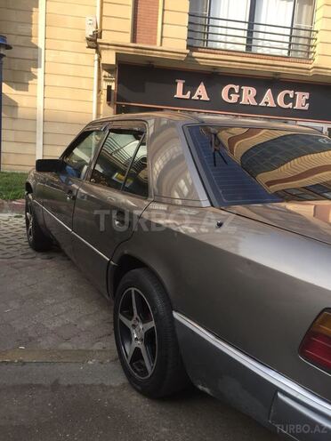 Mercedes E 250 1988, 450,000 km - 2.5 l - Bakı