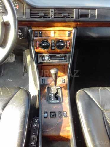 Mercedes E 250 1992, 305,000 km - 2.5 l - Bakı