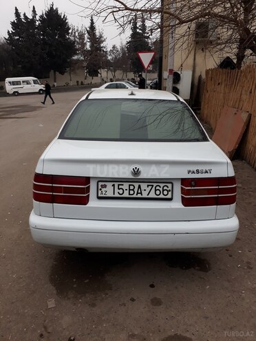 Volkswagen Passat 1994, 150,000 km - 1.6 l - Qazax