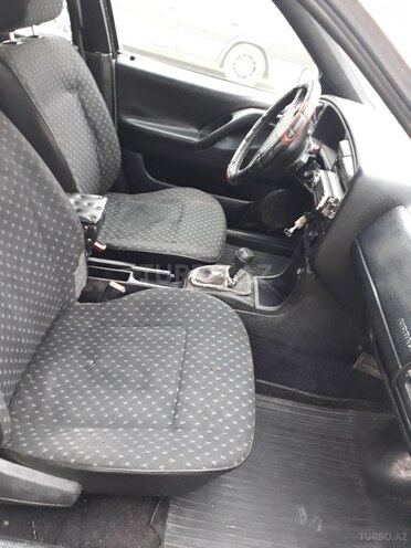 Volkswagen Passat 1994, 150,000 km - 1.6 l - Qazax